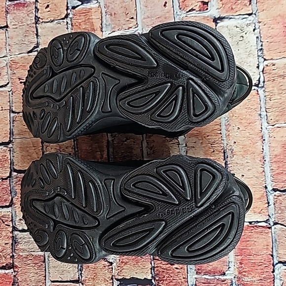 Adidas Ozweego LOWTOP SNEAKERS,  WOMANS SIZE 10 EUC - Picture 11 of 12